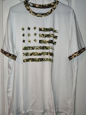 Women's XXL White T-Shirt with Camouflage Flag Detail